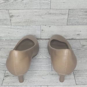 DREAM PAIRS Women's Luvly Low Heel Pump Shoes size 6